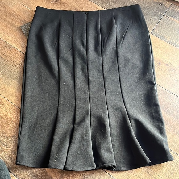 Skirt - Picture 2 of 4